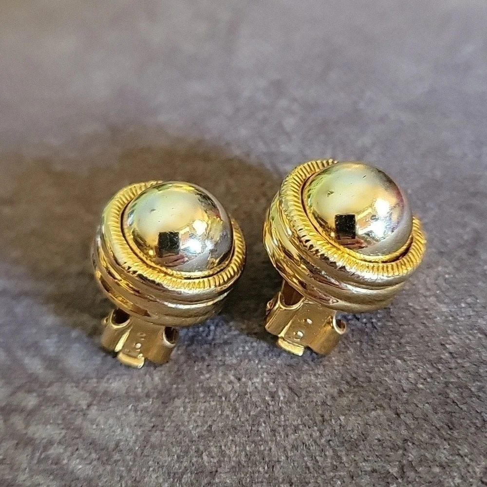 Vintage 1980s Goldtone Circle Dome Clip-on Earrings